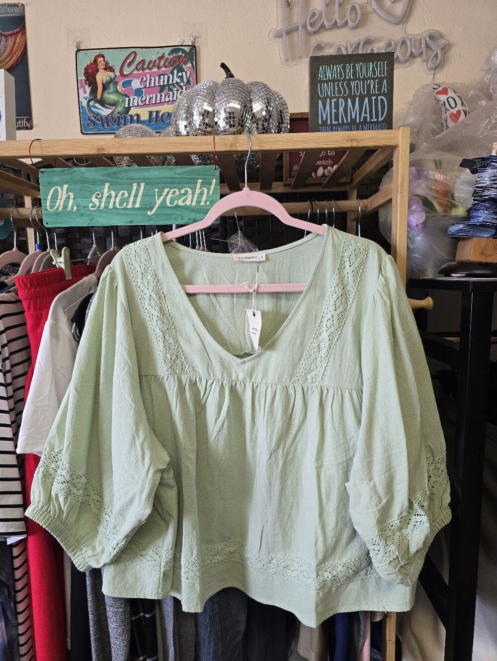 #0669 NWT 1X AND THE WHY Top 29"Ptp 22.5"Long Lt Green V-Neck Cotton